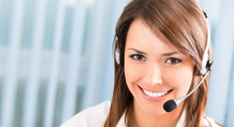 Jeune femme au téléphone-Santé au travail